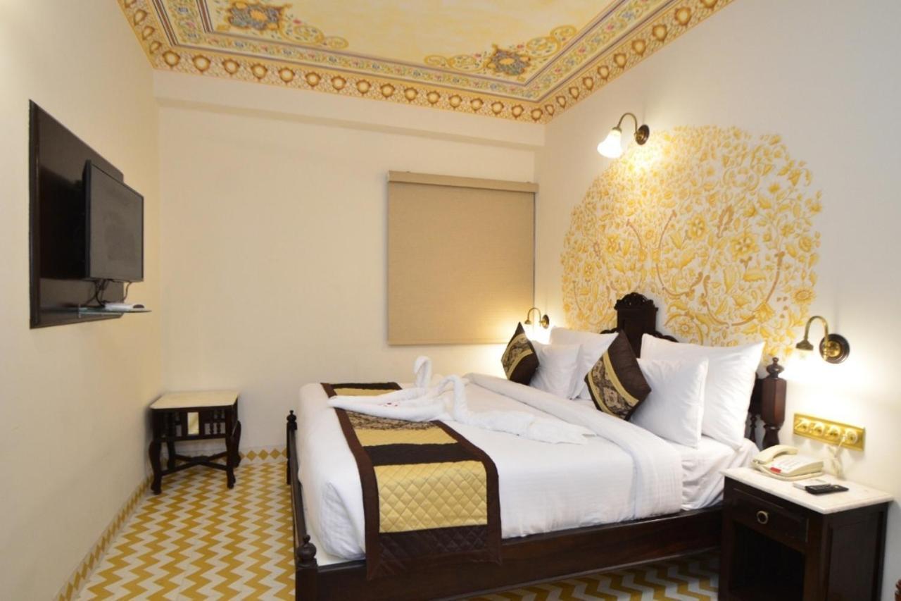 Nirbana Palace - A Heritage Hotel And Spa Джайпур Екстериор снимка