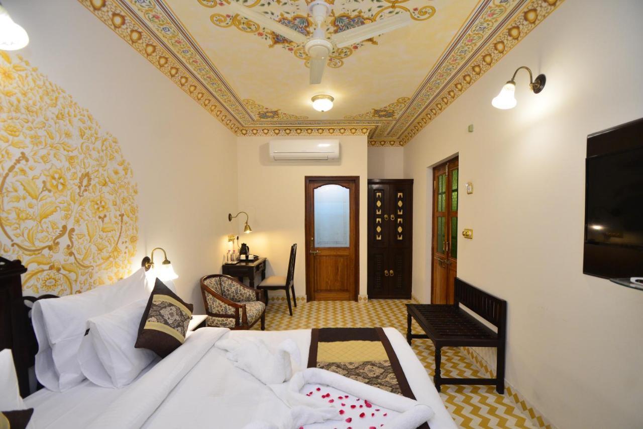 Nirbana Palace - A Heritage Hotel And Spa Джайпур Екстериор снимка