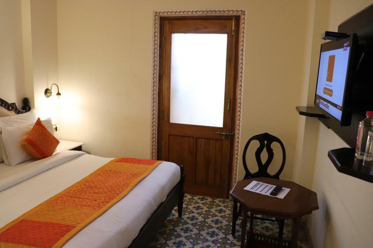 Nirbana Palace - A Heritage Hotel And Spa Джайпур Екстериор снимка