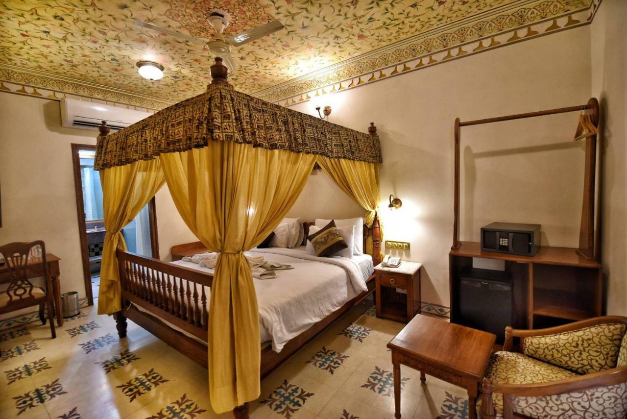 Nirbana Palace - A Heritage Hotel And Spa Джайпур Екстериор снимка