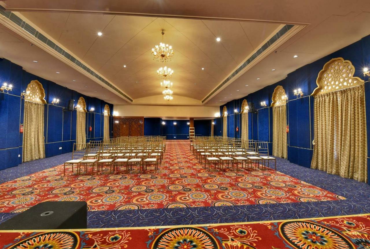 Nirbana Palace - A Heritage Hotel And Spa Джайпур Екстериор снимка