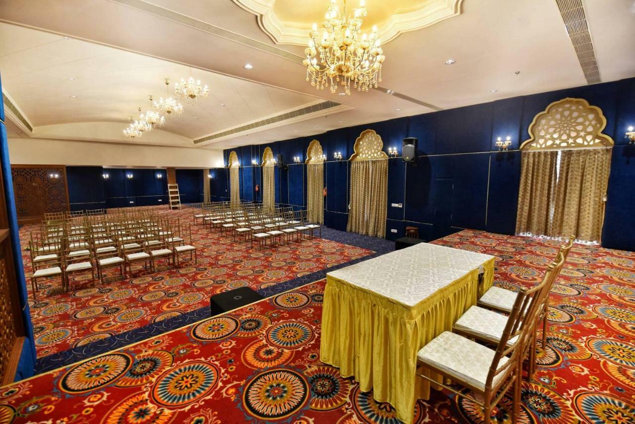 Nirbana Palace - A Heritage Hotel And Spa Джайпур Екстериор снимка