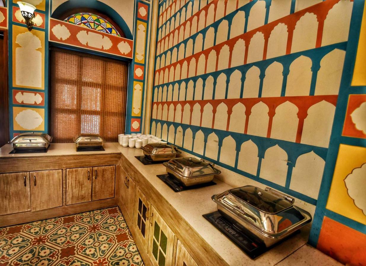 Nirbana Palace - A Heritage Hotel And Spa Джайпур Екстериор снимка
