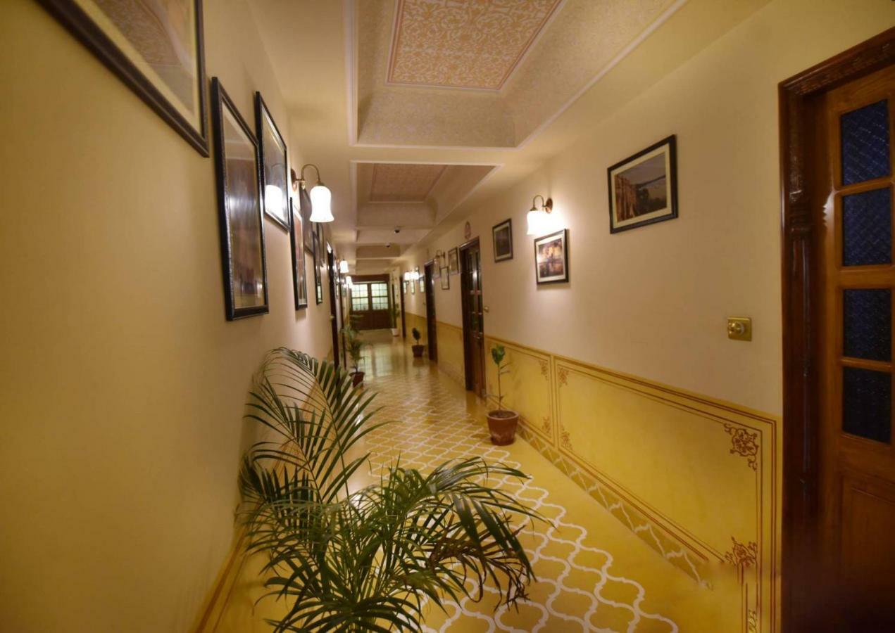 Nirbana Palace - A Heritage Hotel And Spa Джайпур Екстериор снимка